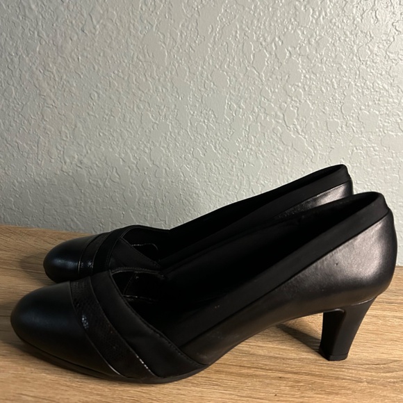 Easy Spirit - Picture 2 of 7